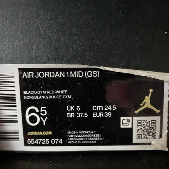 AIR JORDAN 1 MID GS 'Banned' - Picture 6 of 6